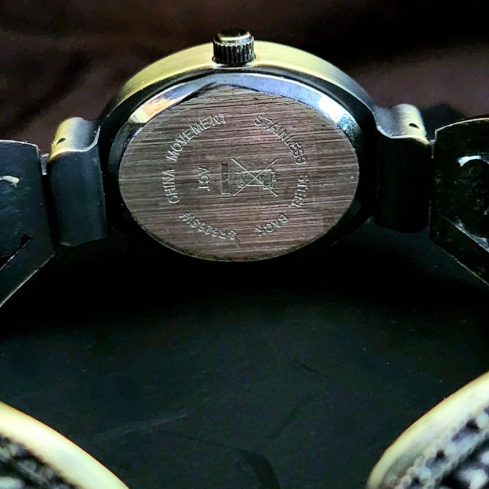 Elegant Shimmer Cuff Watch - Picture 5 of 5